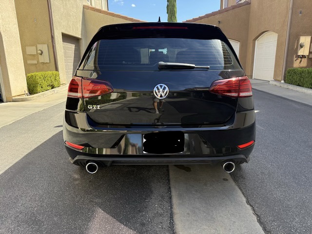 Used 2018 Volkswagen GTI SE w/ SE Leather Package FWD image 9