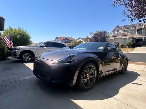 Used 2010 Nissan 370Z Touring w/ Sport Pkg RWD image 4
