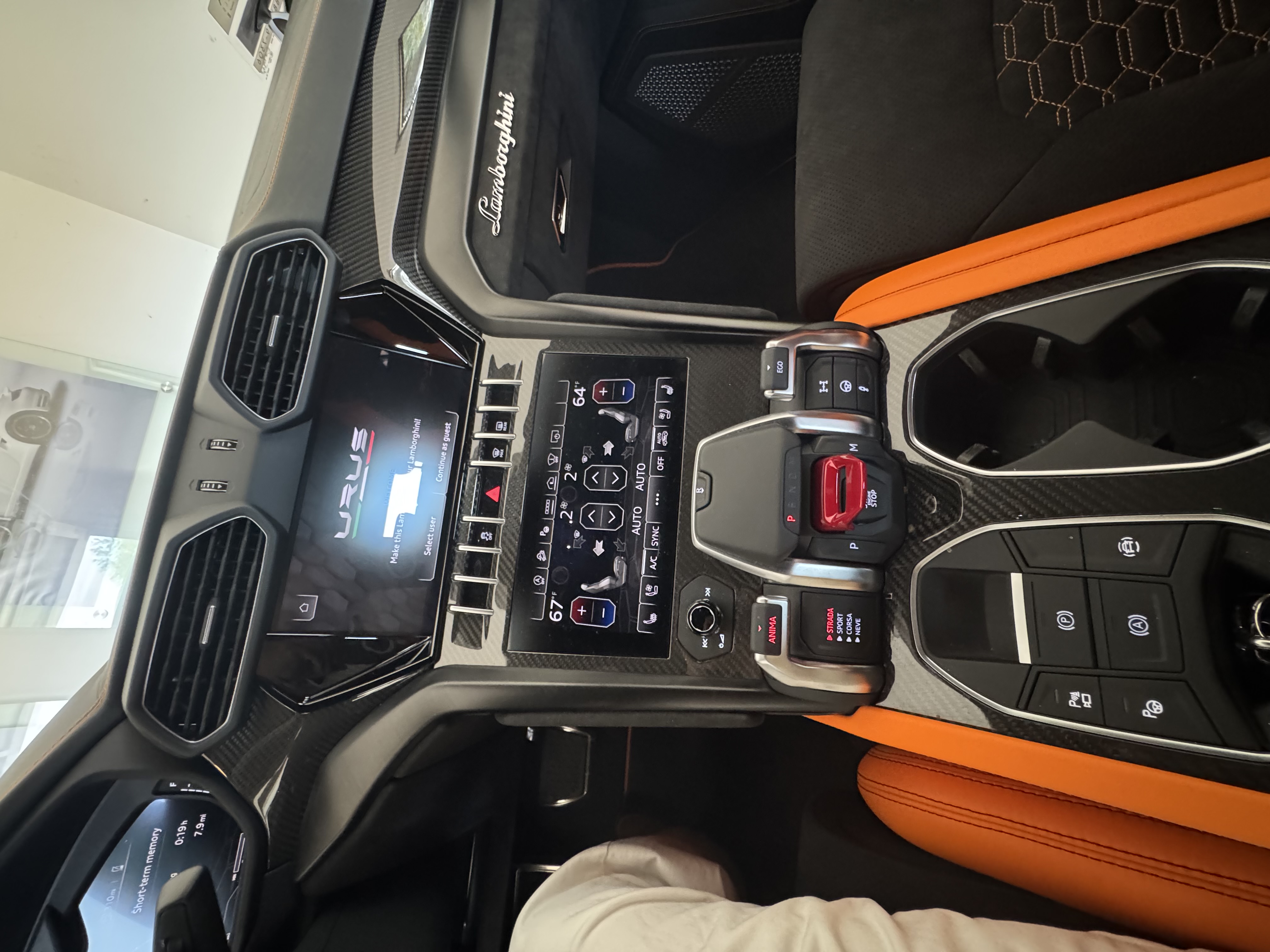 Used 2022 Lamborghini Urus AWD/4WD image 2