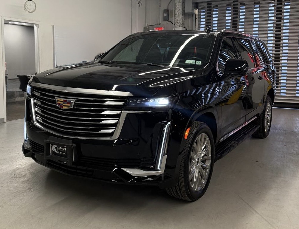 Used 2024 Cadillac Escalade ESV Premium Luxury AWD/4WD image 2
