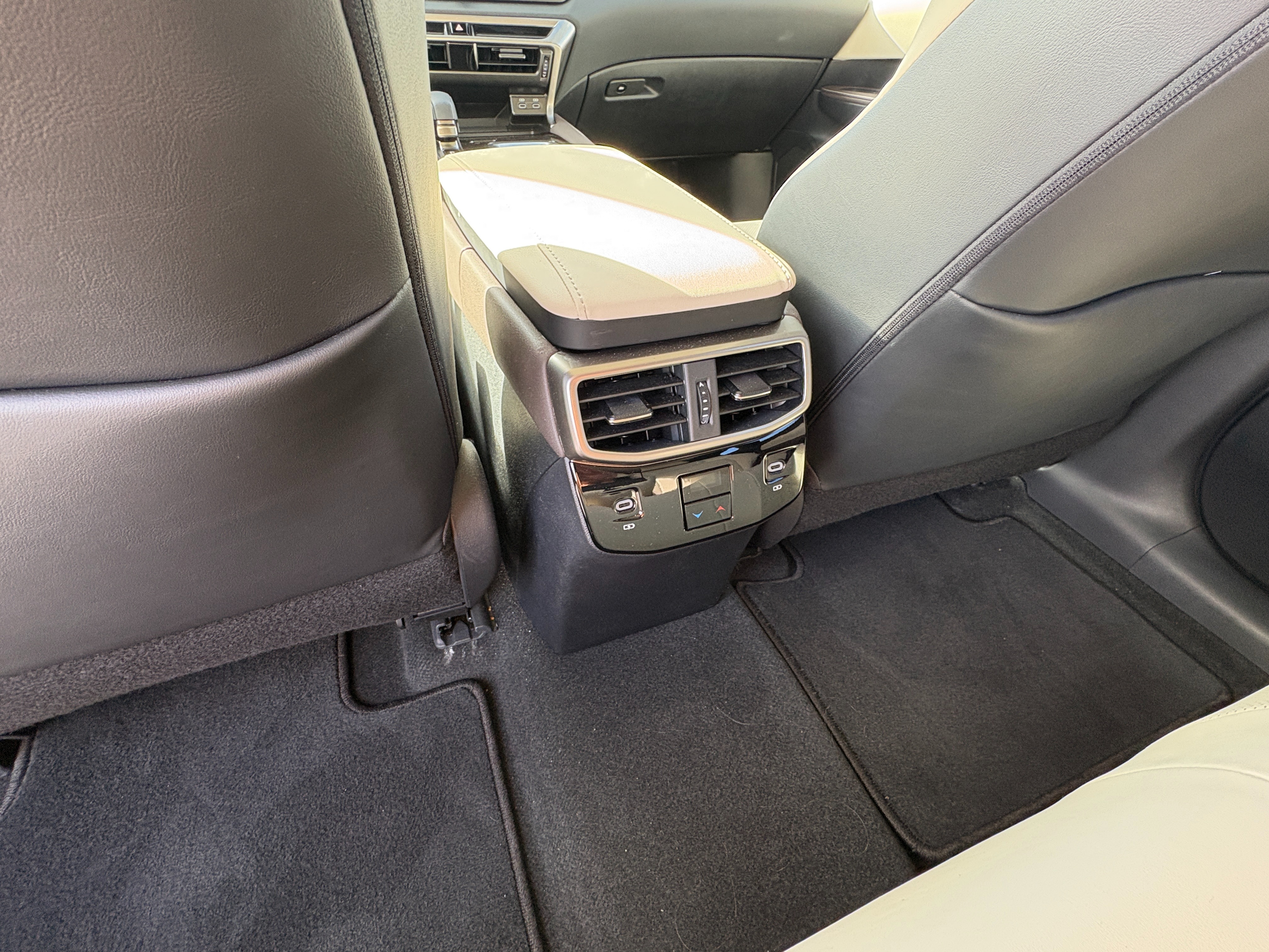 Used 2024 Lexus RX 350 FWD w/ Technology Package image 14