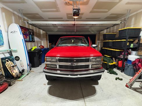 Used 1999 Chevrolet Tahoe Sport Utility 2D w/ Preferred Equipment Group image 2