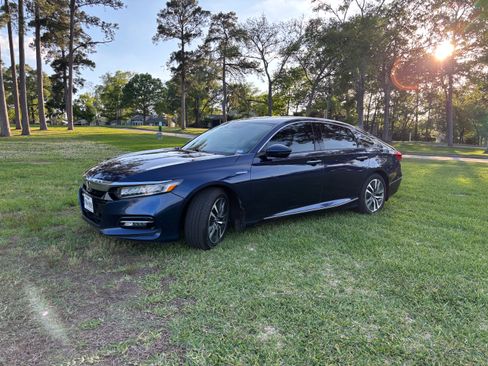 Used 2018 Honda Accord Touring image 9