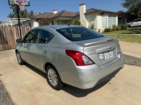 Used 2015 Nissan Versa SV FWD image 6