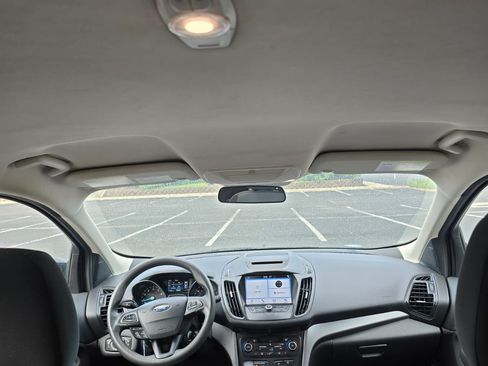 Used 2018 Ford Escape SE w/ SE Sync 3 Package FWD image 10