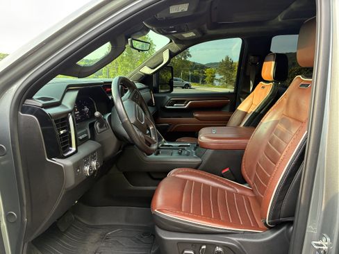 Used 2024 GMC Sierra 2500 Denali Ultimate AWD/4WD image 12
