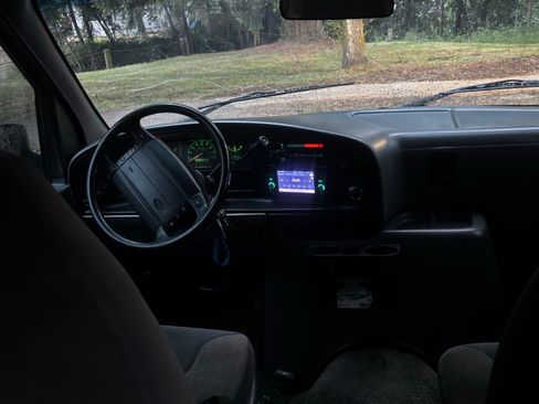 Used 1995 Ford E-350 and Econoline 350 Club Wagon RWD image 9