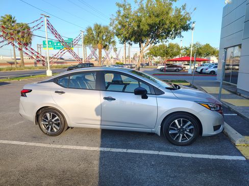 Used 2025 Nissan Versa S w/ S Plus Package image 2