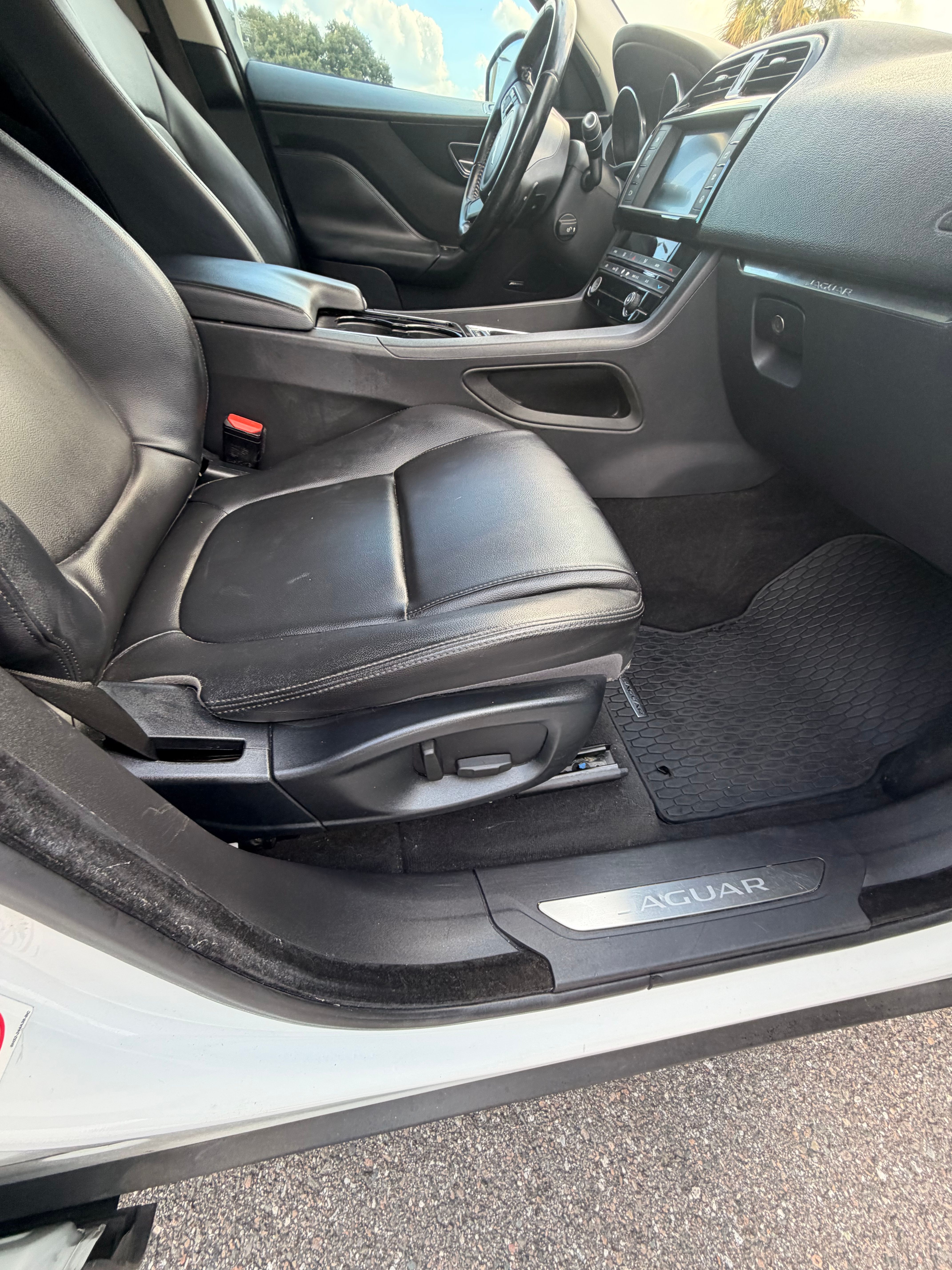 Used 2017 Jaguar F-PACE Premium AWD/4WD image 26