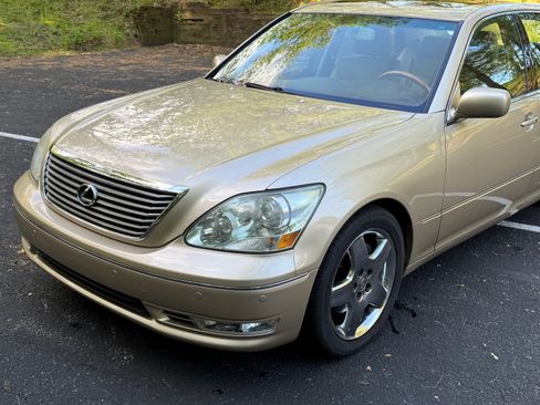 Used 2005 Lexus LS 430 RWD image 2