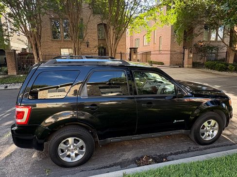 Used 2011 Ford Escape Limited image 2