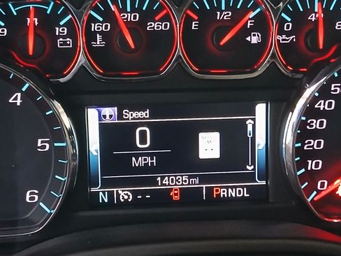 Used 2017 Chevrolet Suburban LT AWD/4WD image 2