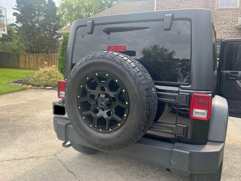Used 2017 Jeep Wrangler Unlimited Sport w/ Quick Order Package 24S AWD/4WD image 6
