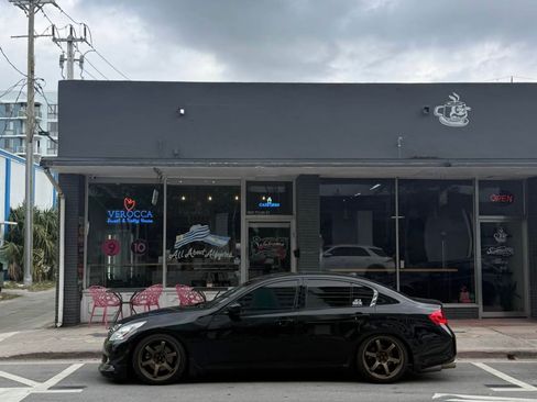 Used 2011 INFINITI G37 37x Sedan 4D w/ Premium Pkg image 4