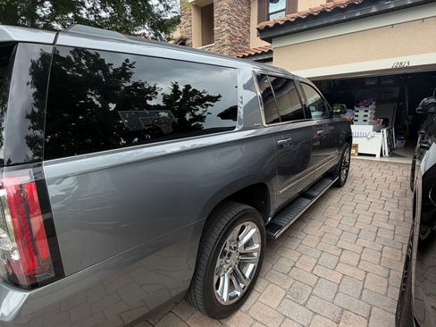 Used 2018 GMC Yukon XL SLT w/ Premium Edition RWD image 5
