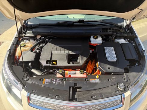 Used 2013 Chevrolet Volt Premium w/ Premium Trim Package FWD image 17