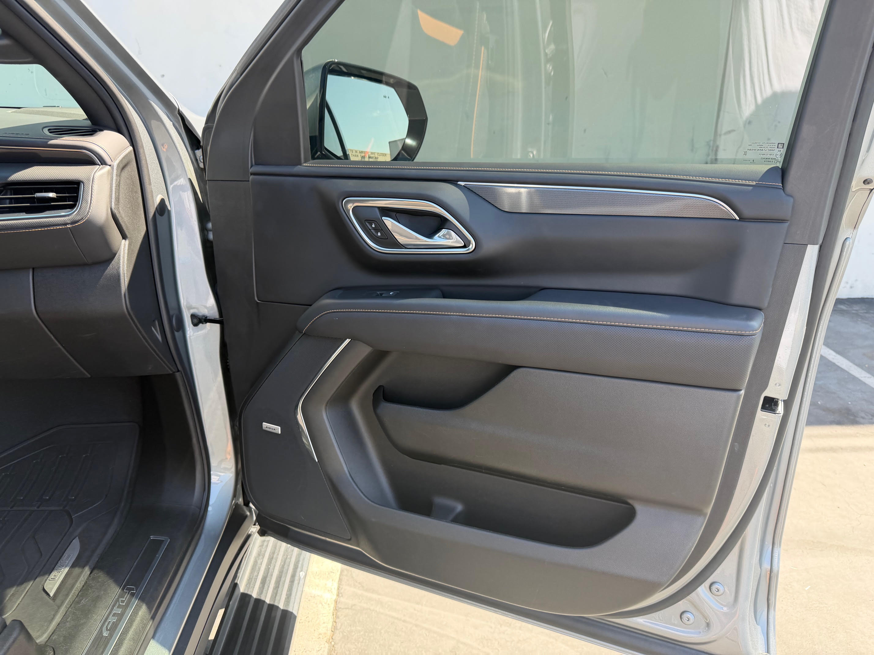 Used 2023 GMC Yukon AT4 w/ AT4 Premium Package AWD/4WD image 6