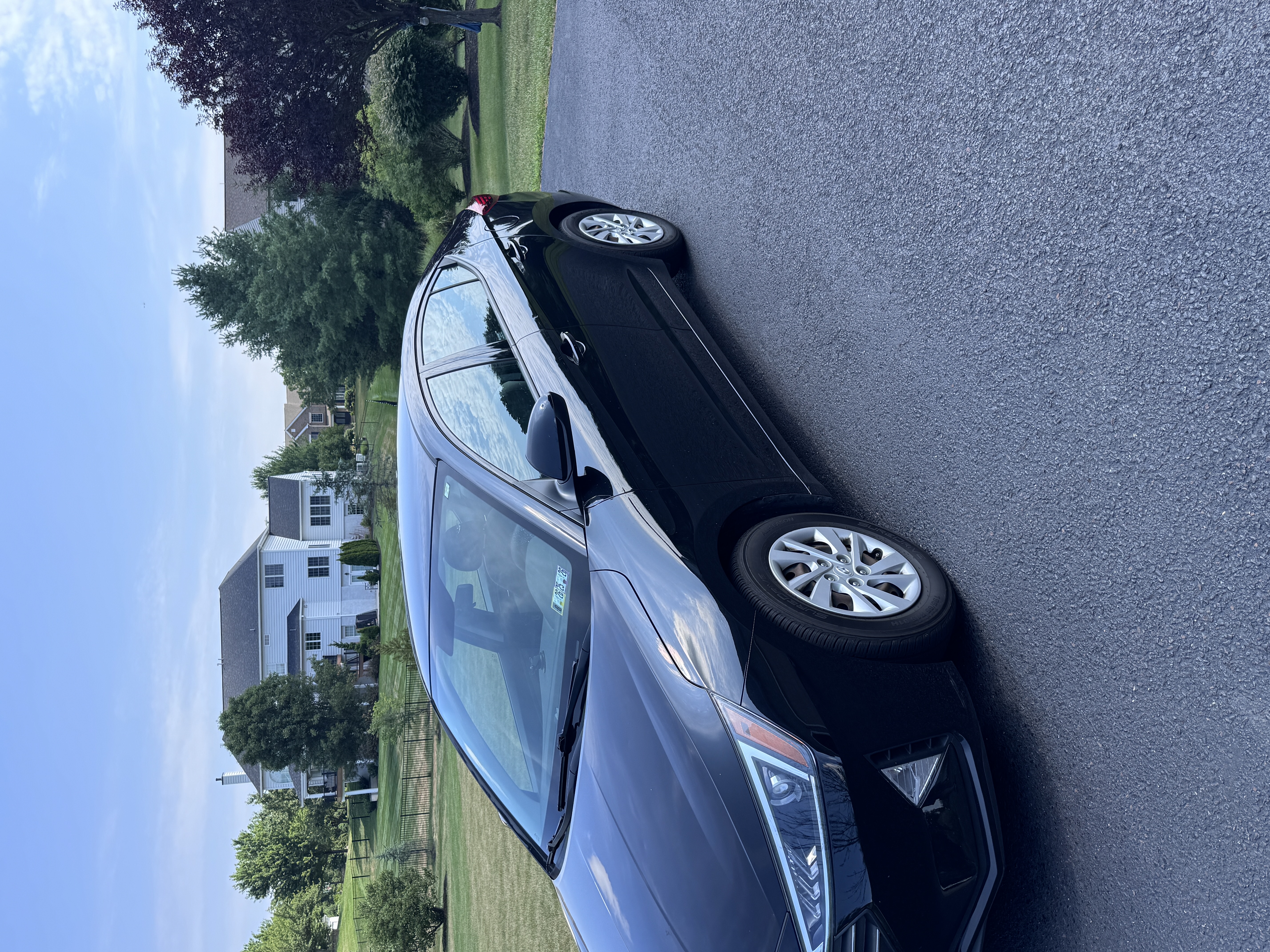 Used 2019 Hyundai Elantra SE FWD image 2