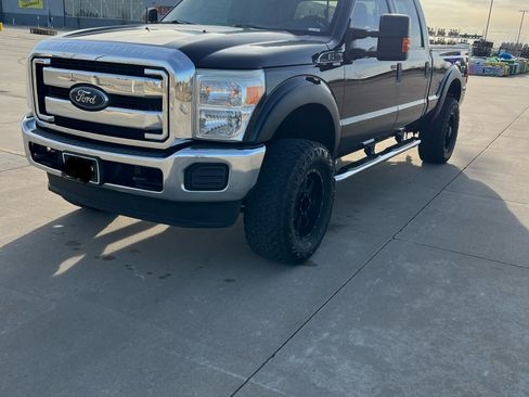 Used 2016 Ford F250 XLT w/ XLT Interior Package image 5