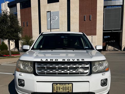 Used 2013 Land Rover LR2 HSE image 4