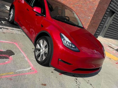 Used 2021 Tesla Model Y Long Range image 12