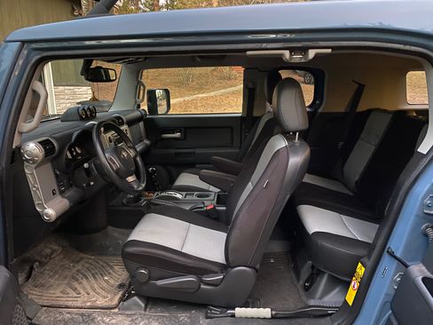 Used 2014 Toyota FJ Cruiser 4WD image 5