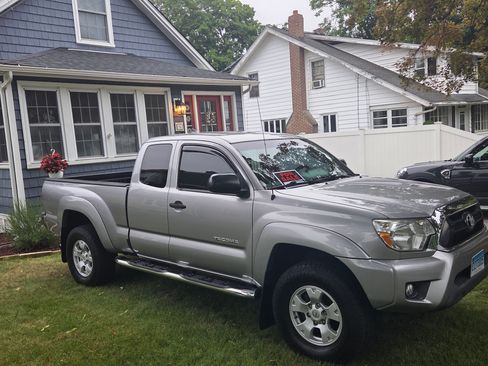 Used 2015 Toyota Tacoma 4x4 Access Cab V6 w/ SR5 Package image 2