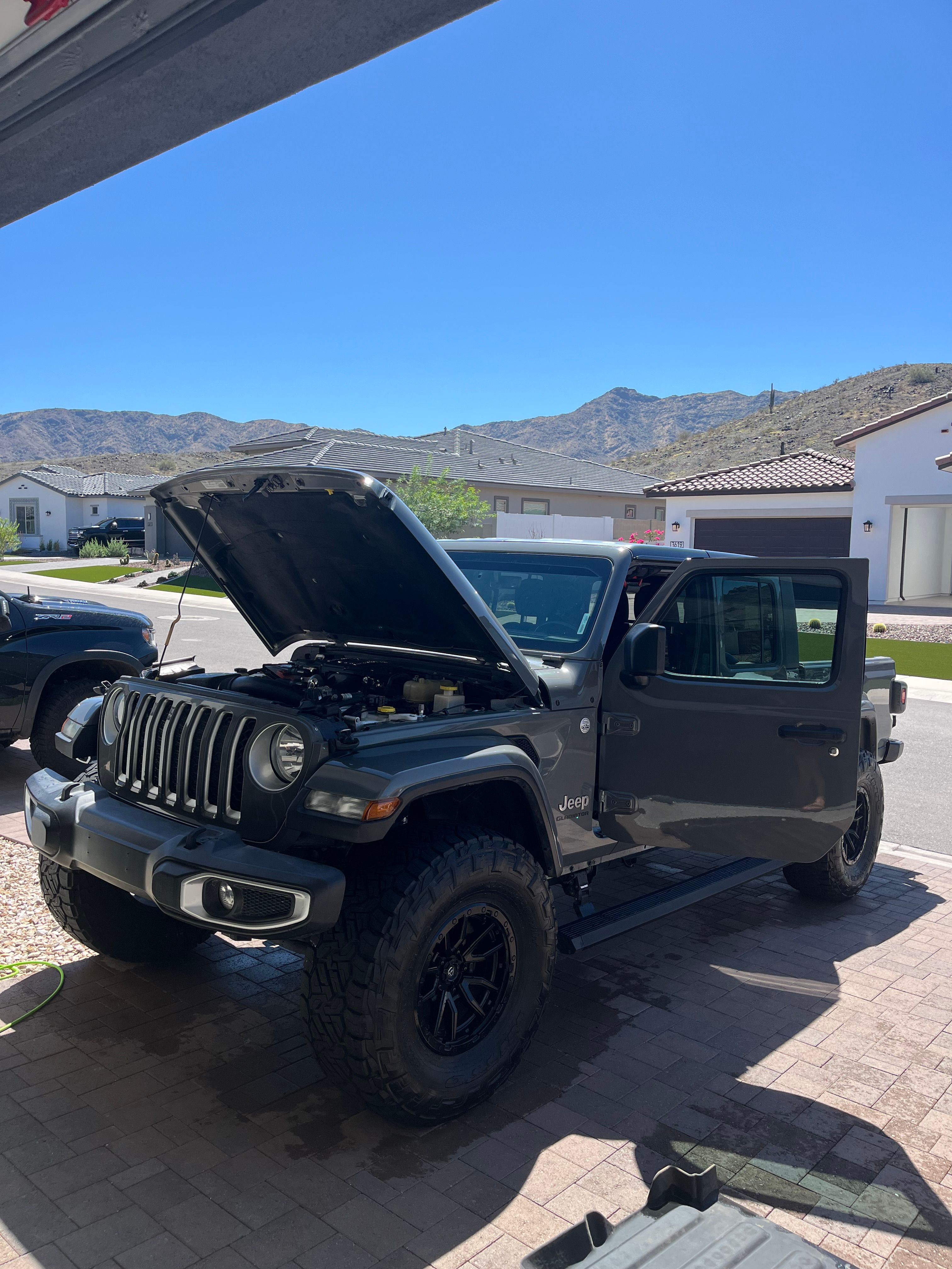 Used 2021 Jeep Gladiator Overland AWD/4WD image 4