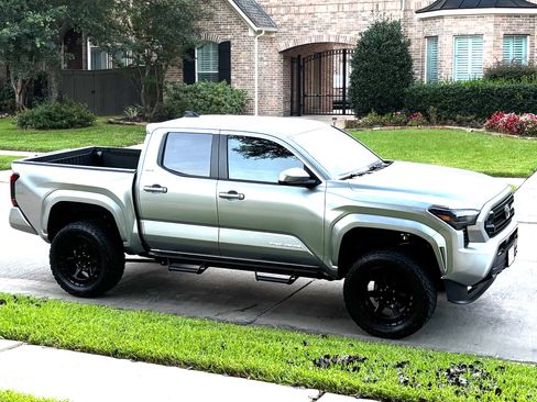 Used 2025 Toyota Tacoma SR5 image 14