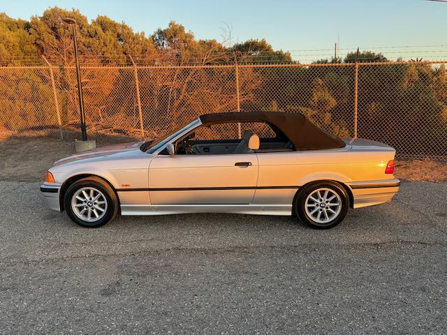 Used 1999 BMW 328i Convertible RWD image 2