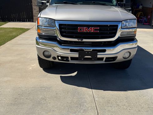 Used 2006 GMC Sierra 2500 SLE w/ Onstar Plus Package image 16