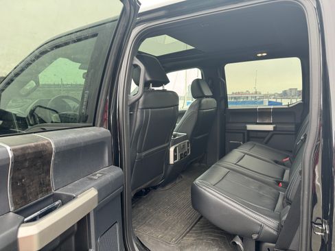 Used 2022 Ford F350 Lariat w/ Chrome Package image 6