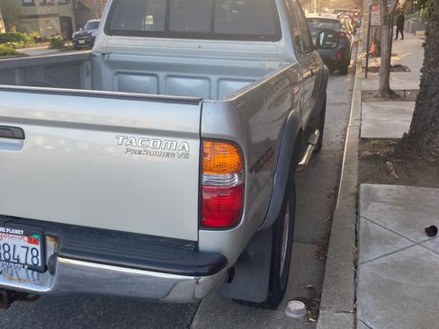 Used 2002 Toyota Tacoma PreRunner RWD image 19