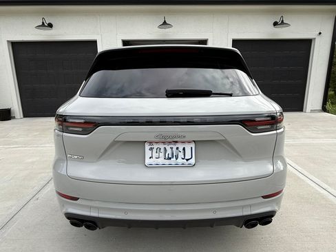 Used 2022 Porsche Cayenne E-Hybrid image 15