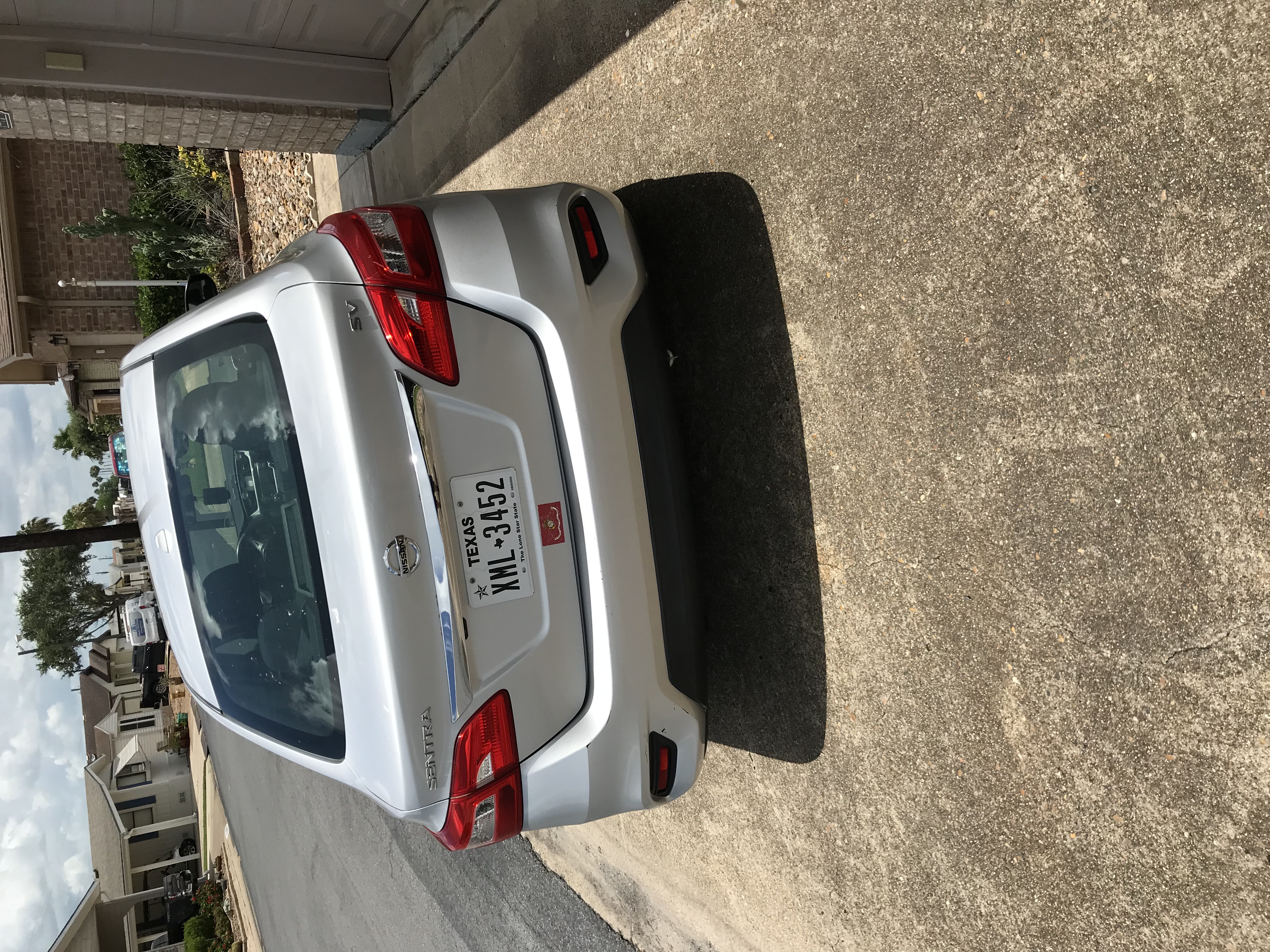 Used 2016 Nissan Sentra SV FWD image 1