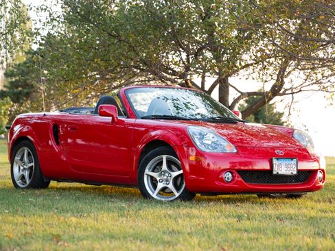 Used 2005 Toyota MR2 image 12