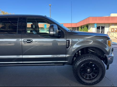 Used 2018 Ford F250 Lariat w/ Lariat Ultimate Package AWD/4WD image 12