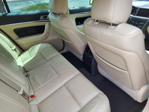 Used 2013 Lincoln MKS AWD image 10