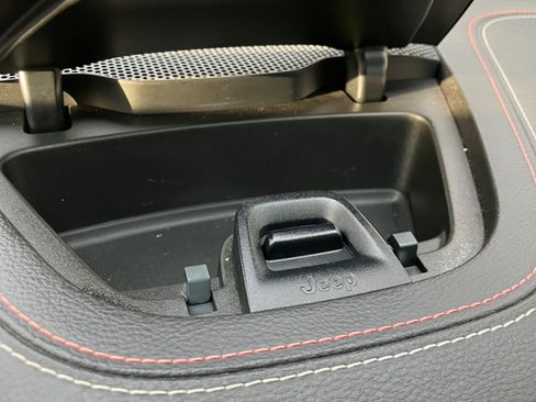 Used 2016 Jeep Cherokee 75th Anniversary image 21