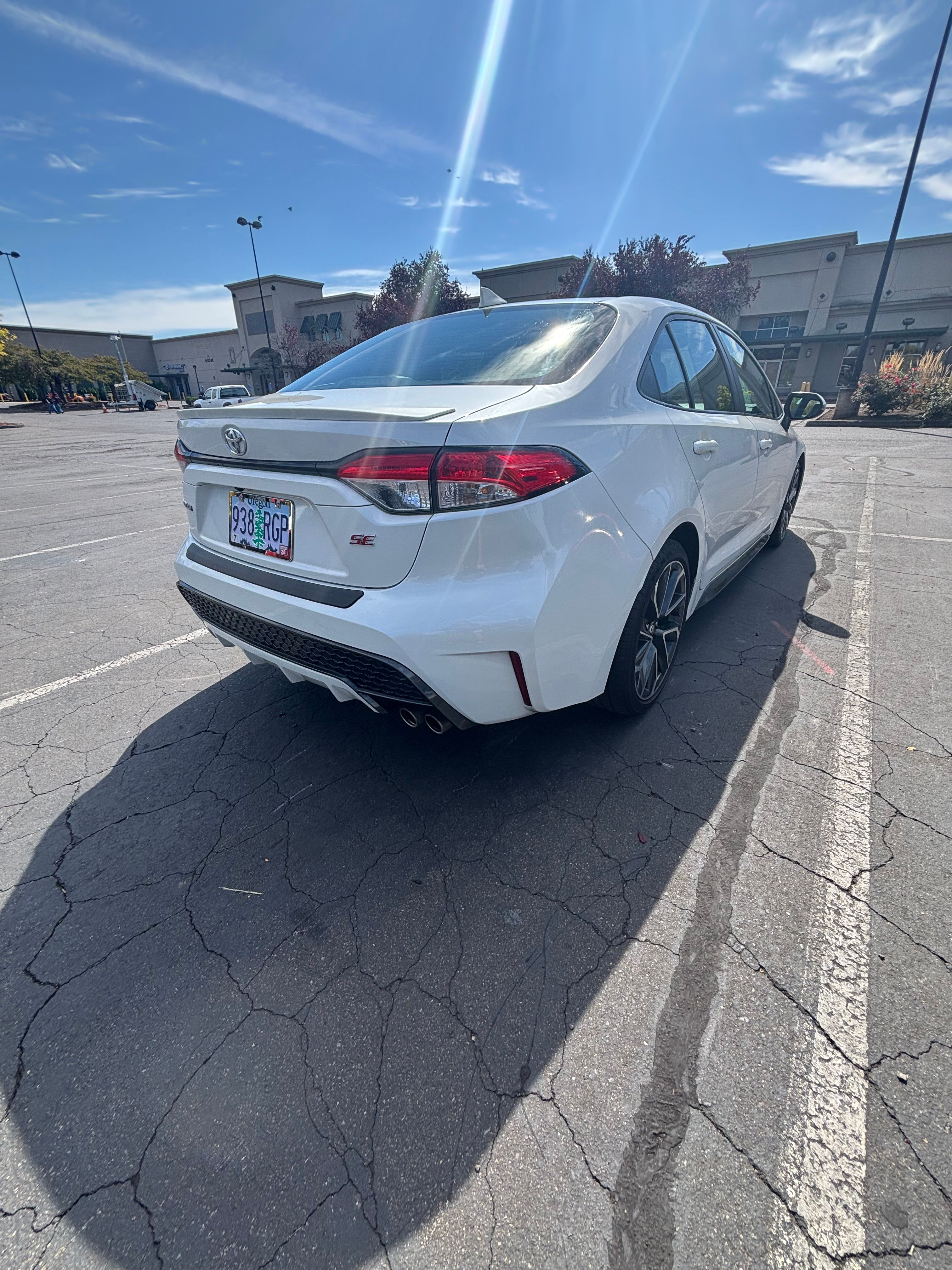 Used 2020 Toyota Corolla SE w/ SE Premium Package FWD image 6