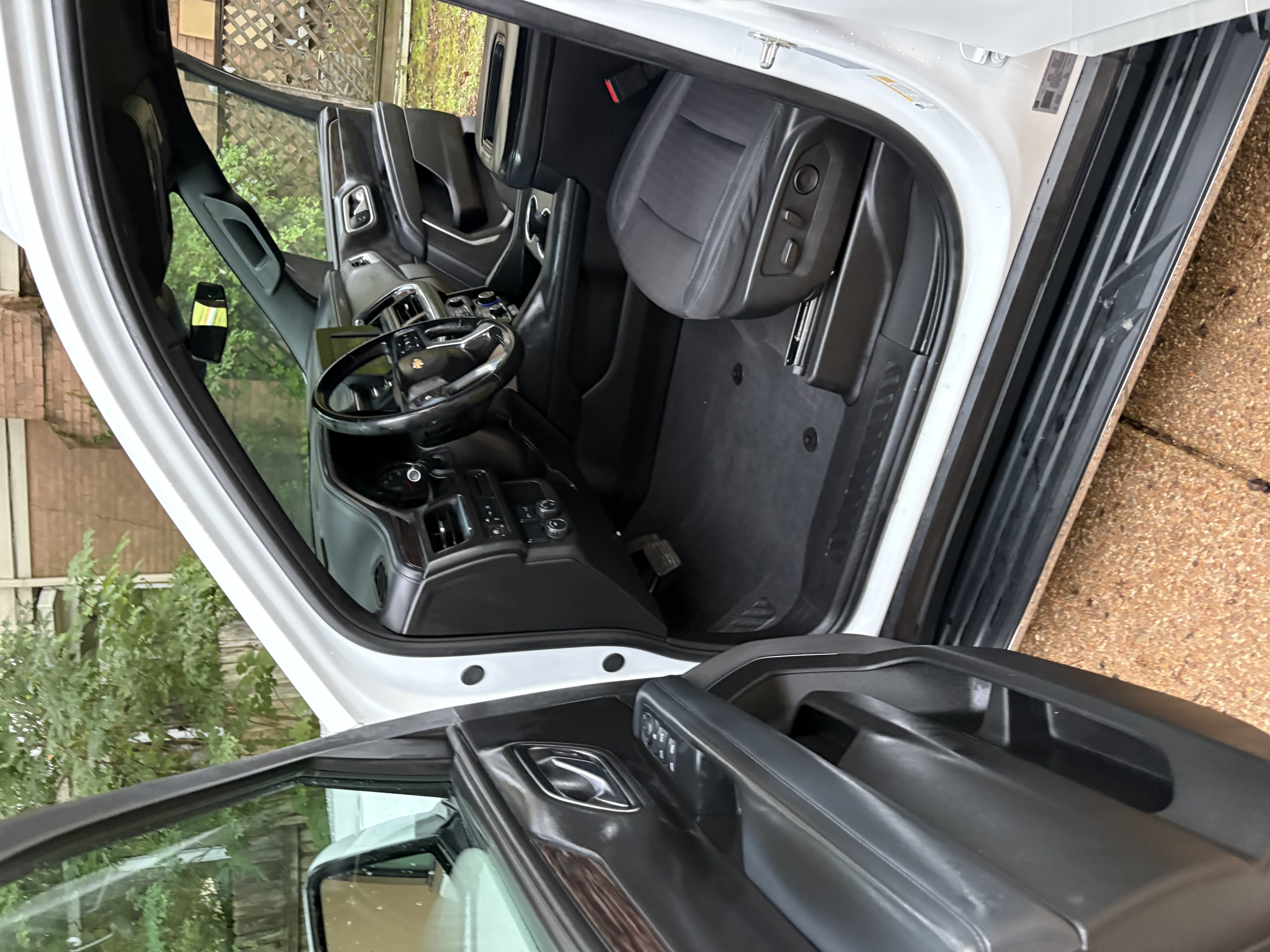 Used 2024 Chevrolet Tahoe LS RWD image 4