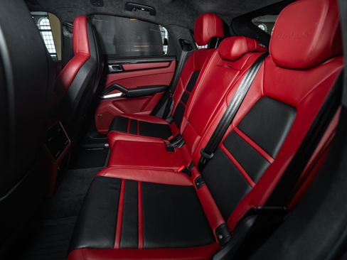 Used 2021 Porsche Cayenne Turbo S image 17