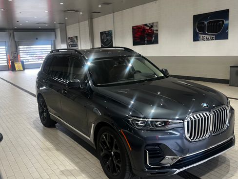 Used 2022 BMW X7 xDrive40i w/ Premium Package image 2