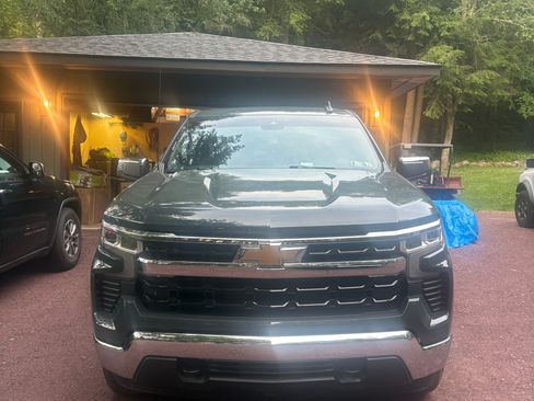 Used 2025 Chevrolet Silverado 1500 LT AWD/4WD image 1