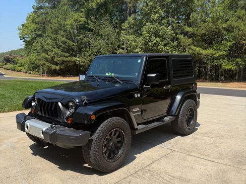 Used 2012 Jeep Wrangler Sahara w/ Dual Top Group AWD/4WD image 14