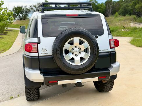 Used 2007 Toyota FJ Cruiser 4WD w/ Upgrade Pkg 2 image 5