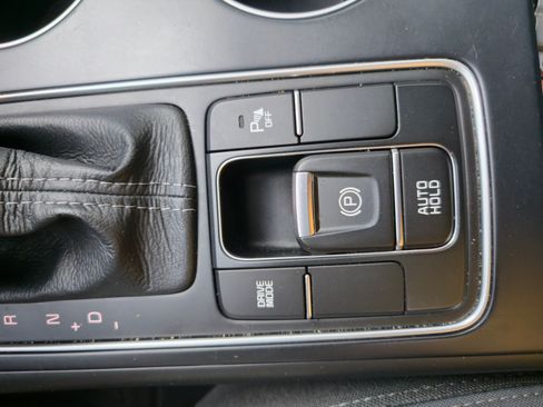 Used 2017 Kia Sorento LX w/ LX Convenience Package image 9