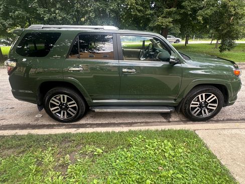 Used 2022 Toyota 4Runner Limited AWD/4WD image 2