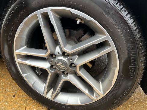 Used 2017 Hyundai Santa Fe Limited w/ Cargo Package image 9