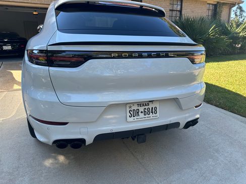 Used 2021 Porsche Cayenne Turbo image 5